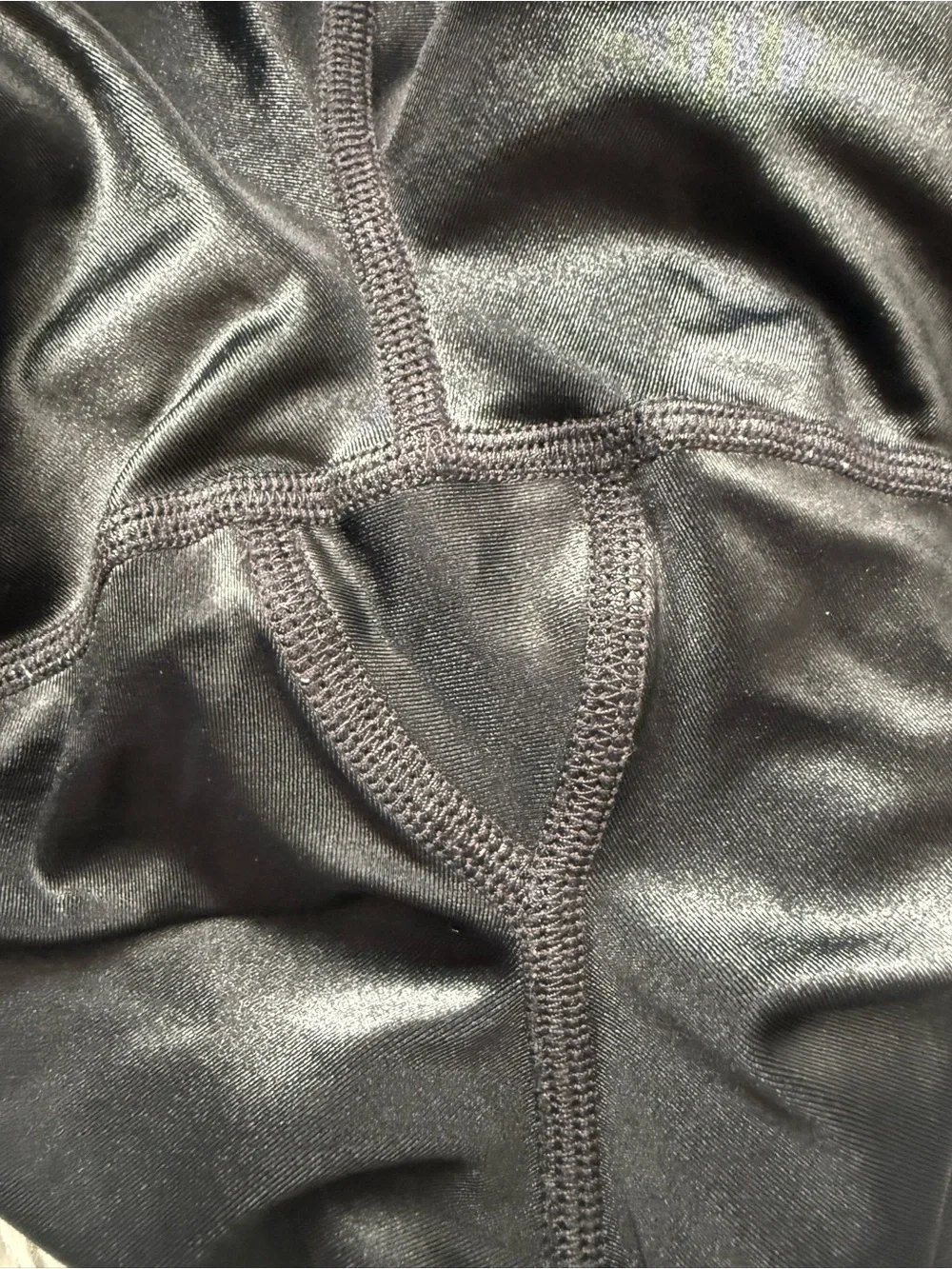 ALO High Waist Shine Legging in Black Shine Size Medium